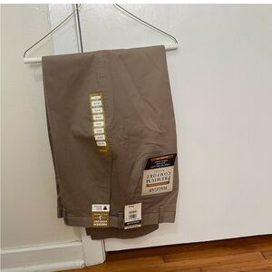 Haggar Men's Classic Fit Khaki Chinos